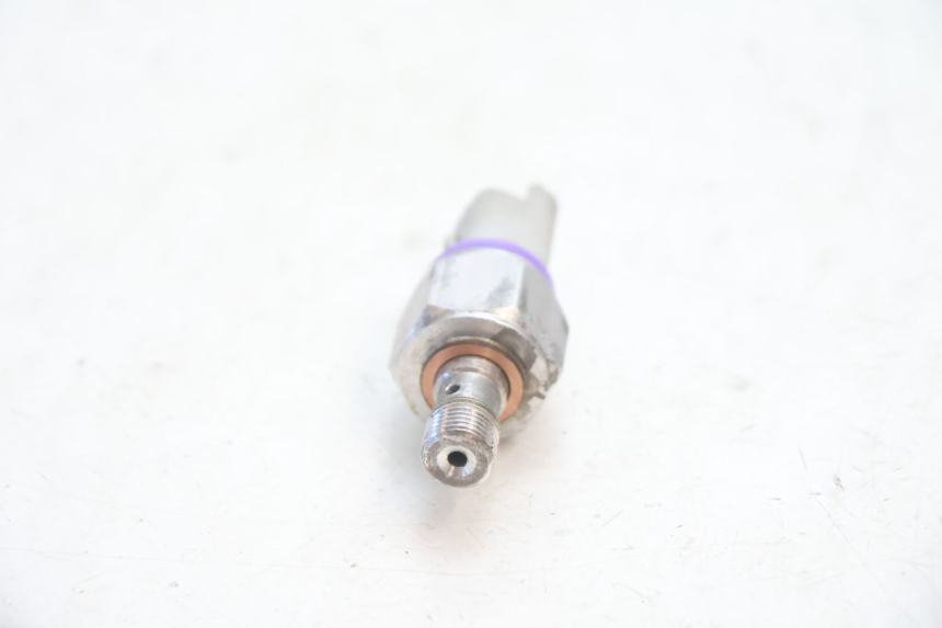 photo de SONDA DE PRESSÃO DE ÓLEO DO FREIO PIAGGIO MP3 LT 300 (2010 - 2016) - Outro ângulo de visão