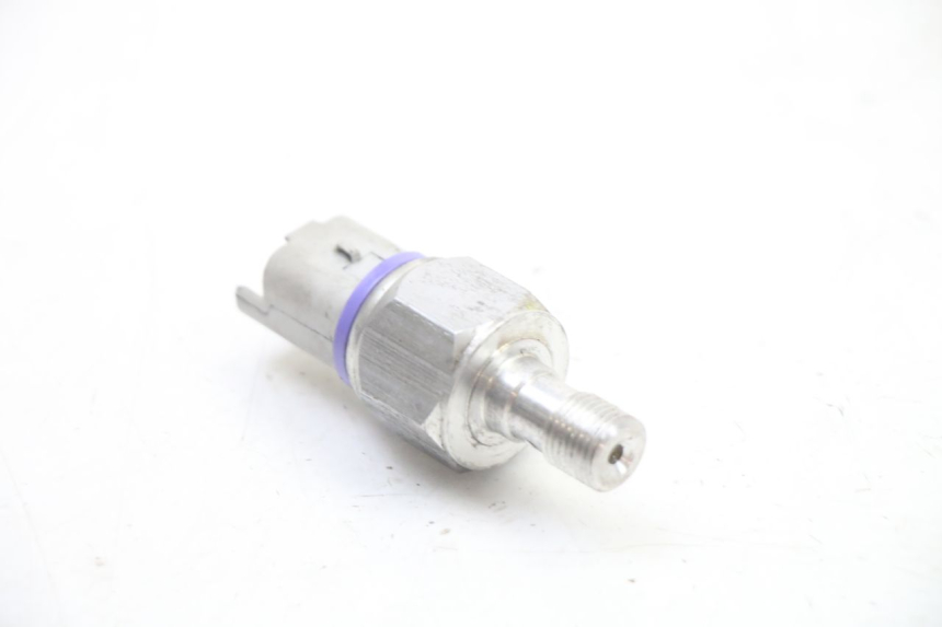 photo de SONDA DE PRESSÃO DE ÓLEO DO FREIO PIAGGIO MP3 500 (2014 - 2017) - Outro ângulo de visão