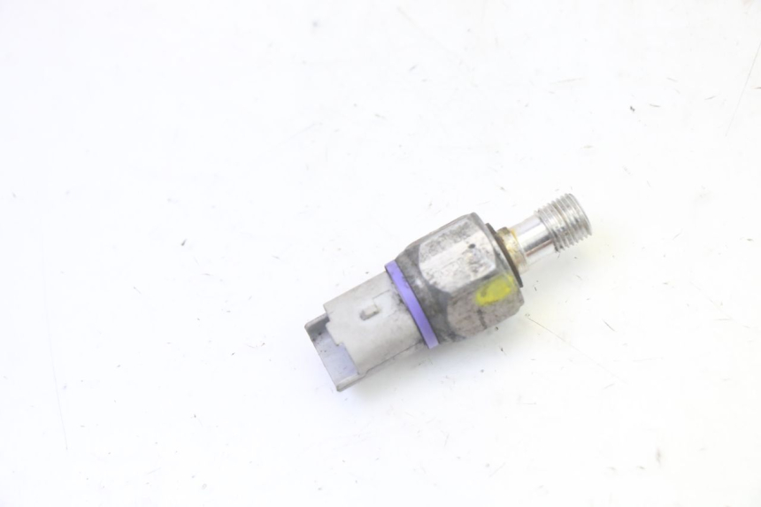 photo de SONDA DE PRESSÃO DE ÓLEO DO FREIO PIAGGIO MP3 500 (2011 - 2015) - Zoom do estado de desgaste