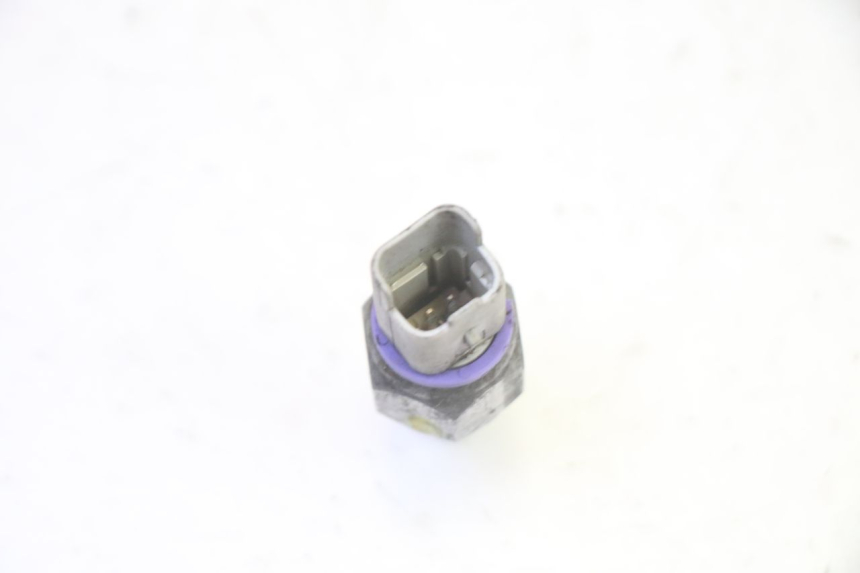photo de SONDA DE PRESSÃO DE ÓLEO DO FREIO PIAGGIO MP3 500 (2011 - 2015) - Outro ângulo de visão