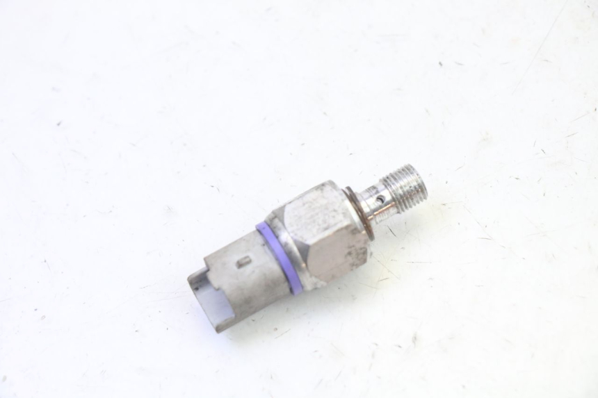 photo de SONDA DE PRESSÃO DE ÓLEO DO FREIO PIAGGIO MP3 125 (2006 - 2014) - Zoom do estado de desgaste
