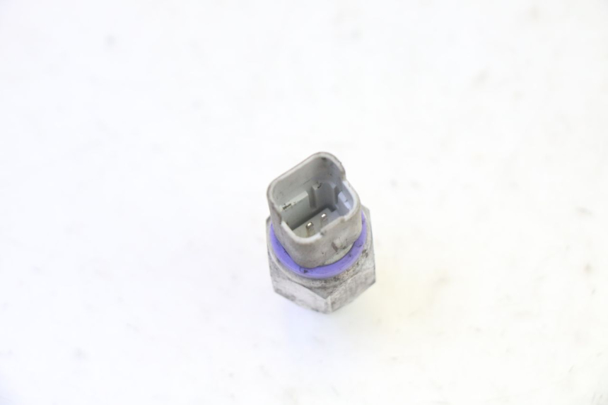photo de SONDA DE PRESSÃO DE ÓLEO DO FREIO PIAGGIO MP3 125 (2006 - 2014) - Outro ângulo de visão