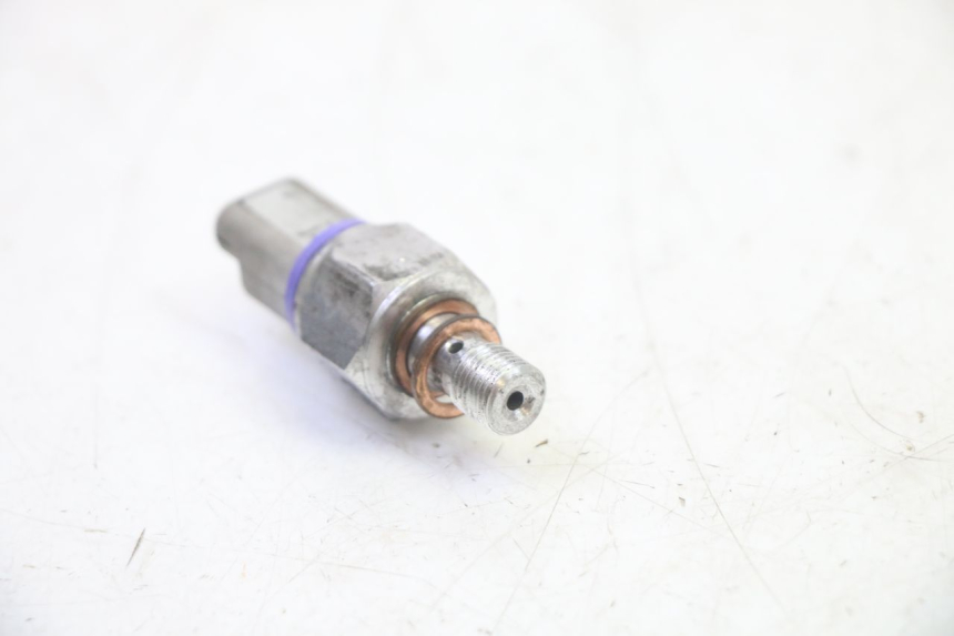 photo de SONDA DE PRESSÃO DE ÓLEO DO FREIO PIAGGIO MP3 125 (2006 - 2014) - Ampliação técnica