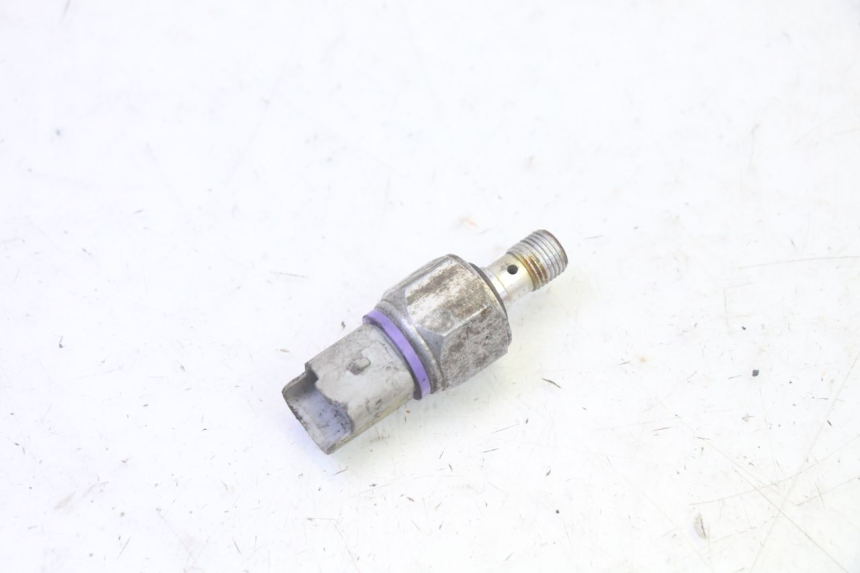 photo de SONDA DE PRESSÃO DE ÓLEO DO FREIO PIAGGIO MP3 RL 250 (2006 - 2010) - Zoom do estado de desgaste