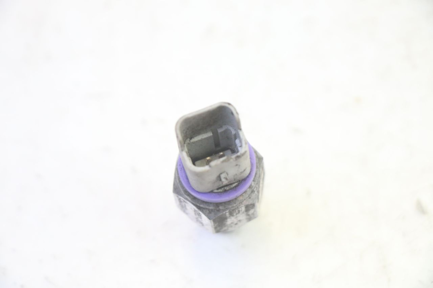 photo de SONDA DE PRESSÃO DE ÓLEO DO FREIO PIAGGIO MP3 125 (2006 - 2014) - Ampliação técnica