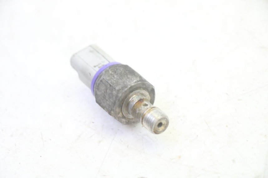 photo de SONDA DE PRESSÃO DE ÓLEO DO FREIO PIAGGIO MP3 RL 250 (2006 - 2010) - Outro ângulo de visão