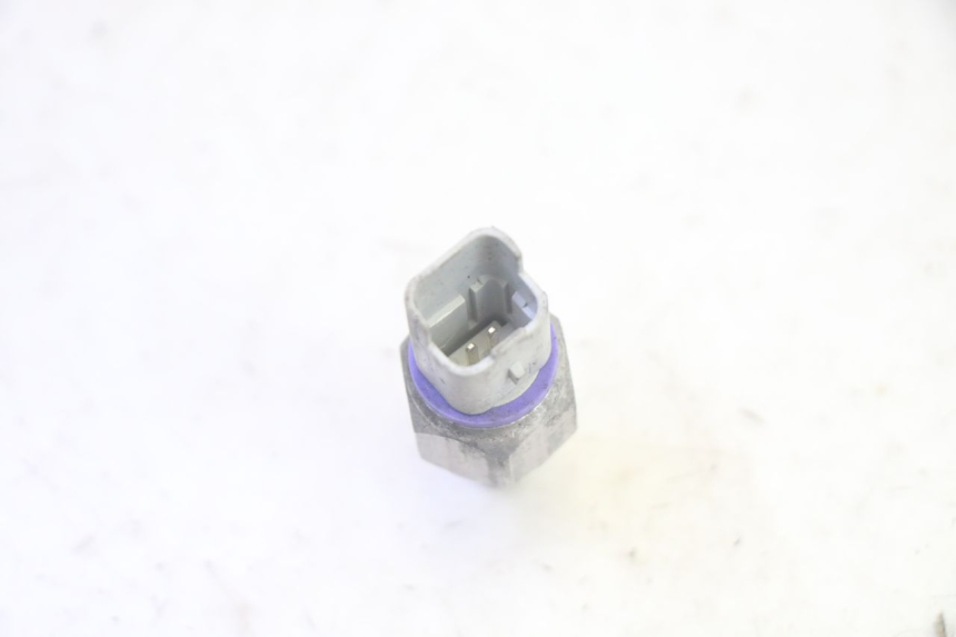 photo de SONDA DE PRESSÃO DE ÓLEO DO FREIO PIAGGIO MP3 500 (2016 - 2018) - Zoom do estado de desgaste