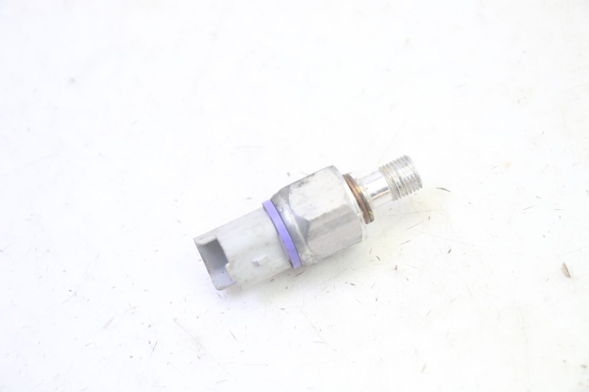 photo de SONDA DE PRESSÃO DE ÓLEO DO FREIO PIAGGIO MP3 500 (2016 - 2018) - Outro ângulo de visão