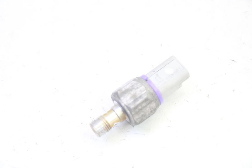 photo de SONDA DE PRESSÃO DE ÓLEO DO FREIO PIAGGIO MP3 RL 250 (2006 - 2010) - Detalhe da peça