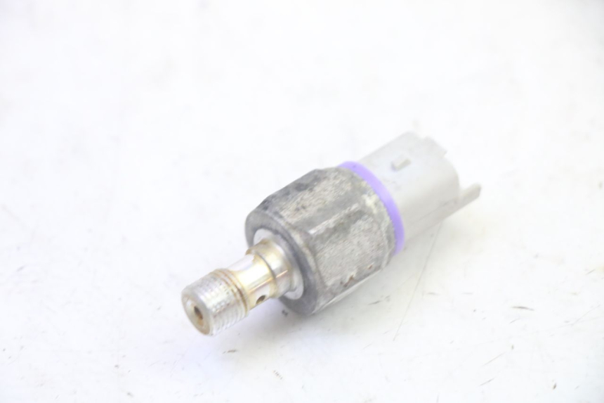 photo de SONDA DE PRESSÃO DE ÓLEO DO FREIO PIAGGIO MP3 RL 250 (2006 - 2010) - Zoom do estado de desgaste