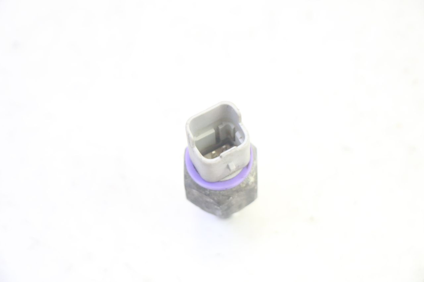 photo de SONDA DE PRESSÃO DE ÓLEO DO FREIO PIAGGIO MP3 RL 250 (2006 - 2010) - Ampliação técnica