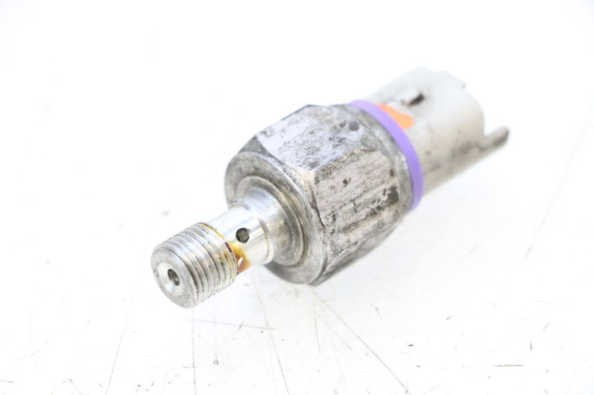 photo de SONDA DE PRESSÃO DE ÓLEO DO FREIO PIAGGIO MP3 RL 250 (2006 - 2010) - Detalhe da peça