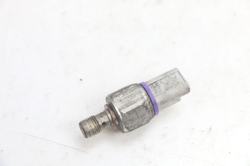 photo de SONDA DE PRESSÃO DE ÓLEO DO FREIO PIAGGIO MP3 125 (2006 - 2014) - Detalhe da peça