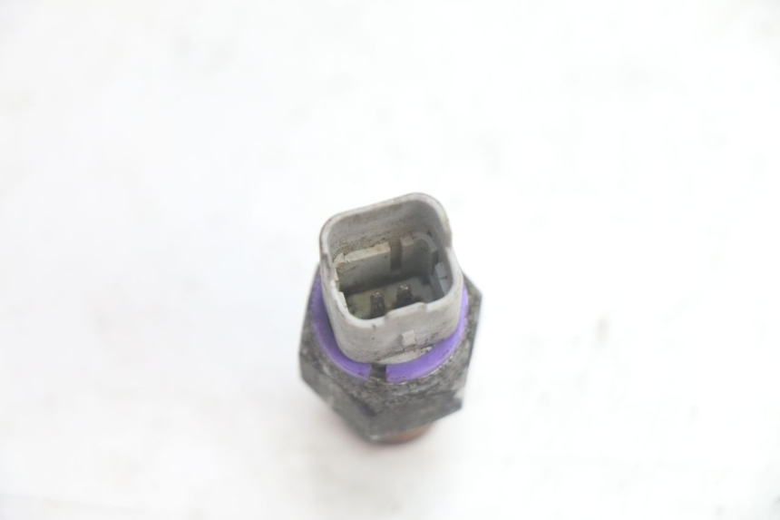 photo de SONDA DE PRESSÃO DE ÓLEO DO FREIO PIAGGIO MP3 125 (2006 - 2014) - Zoom do estado de desgaste