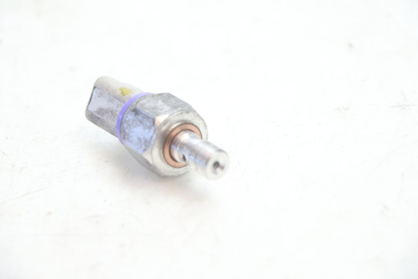 photo de SONDA DE PRESSÃO DE ÓLEO DO FREIO PIAGGIO MP3 500 (2016 - 2018) - Ampliação técnica