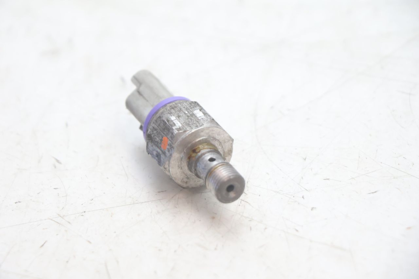 photo de SONDA DE PRESSÃO DE ÓLEO DO FREIO PIAGGIO MP3 125 (2006 - 2014) - Zoom do estado de desgaste