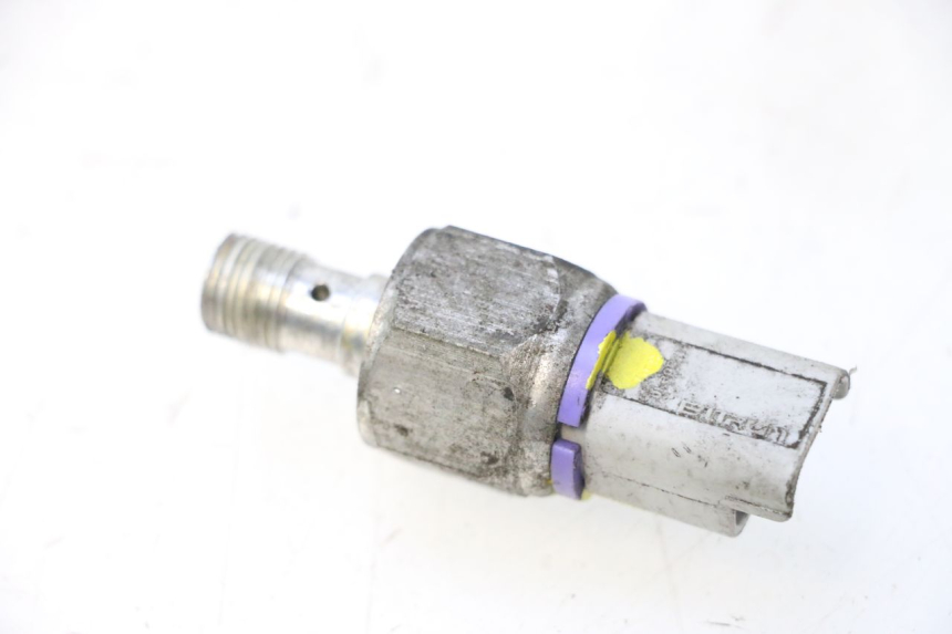photo de SONDA DE PRESSÃO DE ÓLEO DO FREIO PIAGGIO MP3 500 (2011 - 2015) - Zoom do estado de desgaste