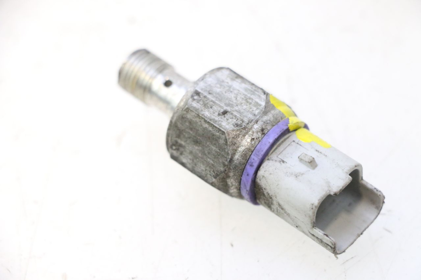 photo de SONDA DE PRESSÃO DE ÓLEO DO FREIO PIAGGIO MP3 500 (2011 - 2015) - Outro ângulo de visão