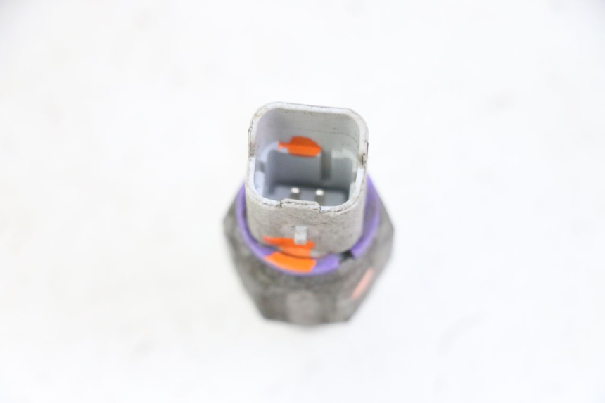 photo de SONDA DE PRESSÃO DE ÓLEO DO FREIO PIAGGIO MP3 125 (2006 - 2014) - Outro ângulo de visão