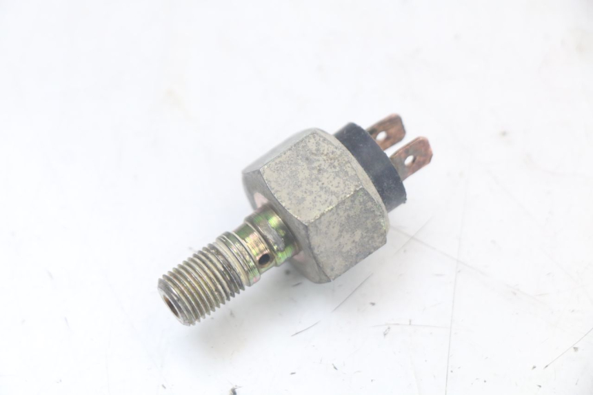 photo de SONDA DE PRESSÃO DE ÓLEO DO FREIO PEUGEOT XP6 50 (1997 - 2003) - Zoom do estado de desgaste