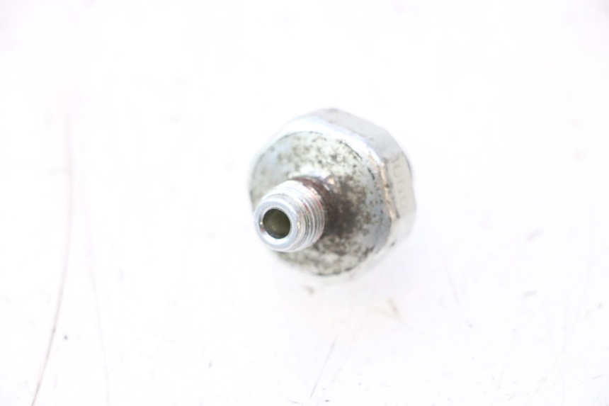 photo de SENSOR DE PRESSÃO DE ÓLEO SUZUKI GSR 600 (2005 - 2012) - Zoom do estado de desgaste