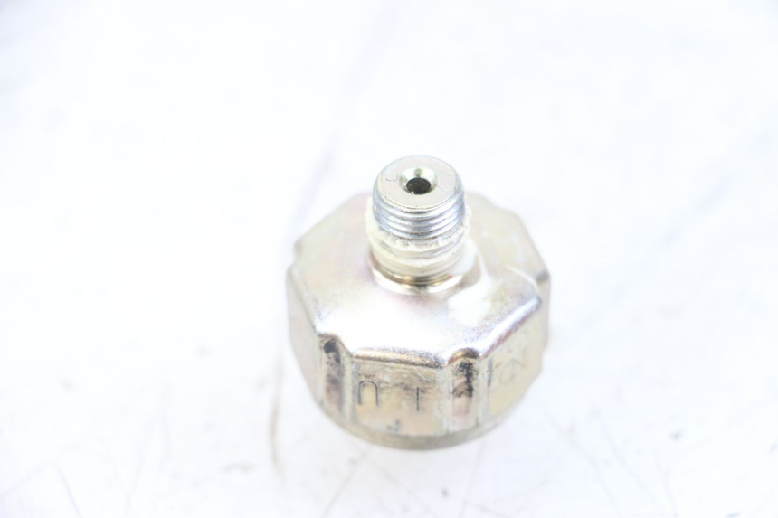 photo de SONDA DE PRESSÃO DE ÓLEO SUZUKI GSX E 250 (1982 - 1983) - Detalhe da peça