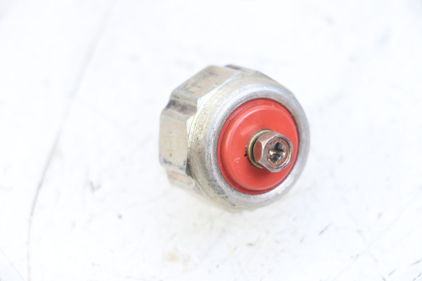 photo de SONDA DE PRESSÃO DE ÓLEO SUZUKI GSX E 250 (1982 - 1983) - Zoom do estado de desgaste