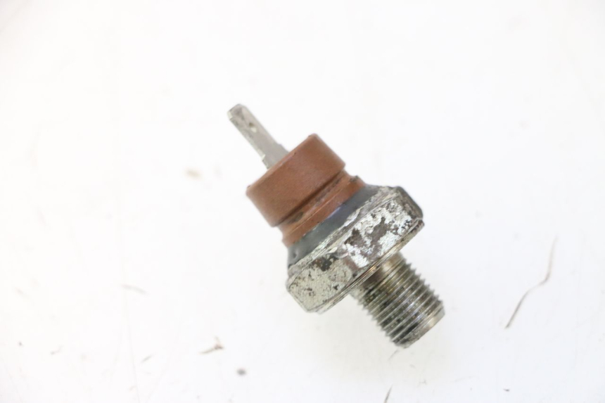 photo de SENSOR DE PRESSÃO DE ÓLEO PIAGGIO LIBERTY IGET S 125 (2016 - 2020) - Zoom do estado de desgaste