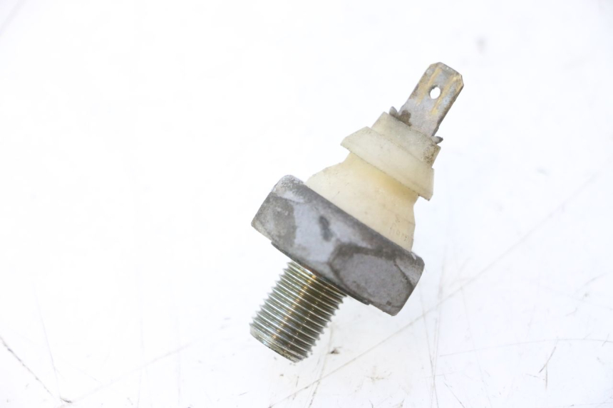 photo de SENSOR DE PRESSÃO DE ÓLEO MZ RT 125 (2000 - 2008) - Zoom do estado de desgaste