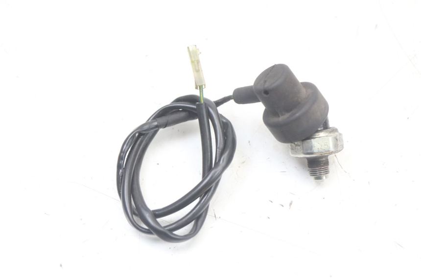 photo de SONDA DE PRESSÃO DE ÓLEO SUZUKI GSR 750 (2011 - 2017) - Zoom do estado de desgaste