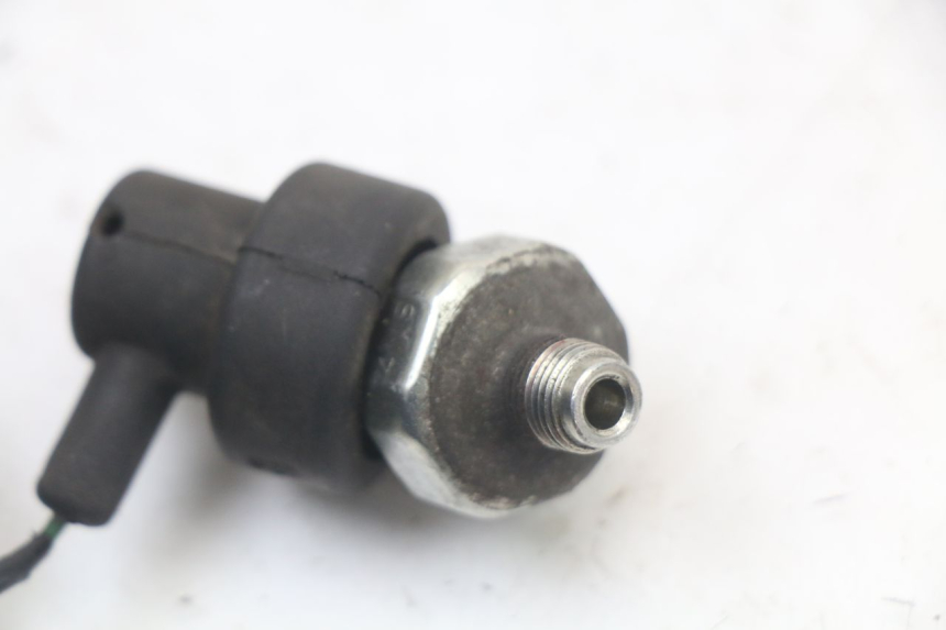 photo de SONDA DE PRESSÃO DE ÓLEO SUZUKI GSR 750 (2011 - 2017) - Outro ângulo de visão