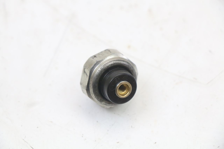 photo de SONDA DE PRESSÃO DE ÓLEO SUZUKI GSX F GSXF 650 (2007 - 2015) - Zoom do estado de desgaste