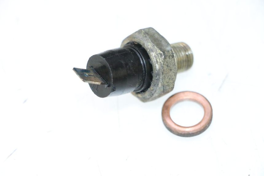 photo de SENSOR DE PRESSÃO DE ÓLEO BOOM TRIKE FUN 500 (2004 - 2010) - Zoom do estado de desgaste