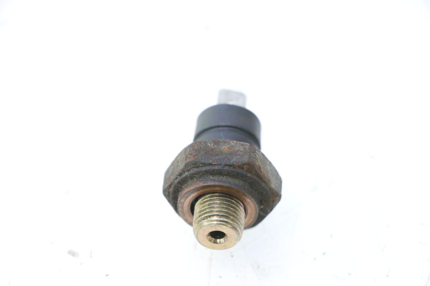 photo de SONDA DE PRESSÃO DE ÓLEO PIAGGIO X9 EVOLUTION 125 (2003 - 2007) - Zoom do estado de desgaste