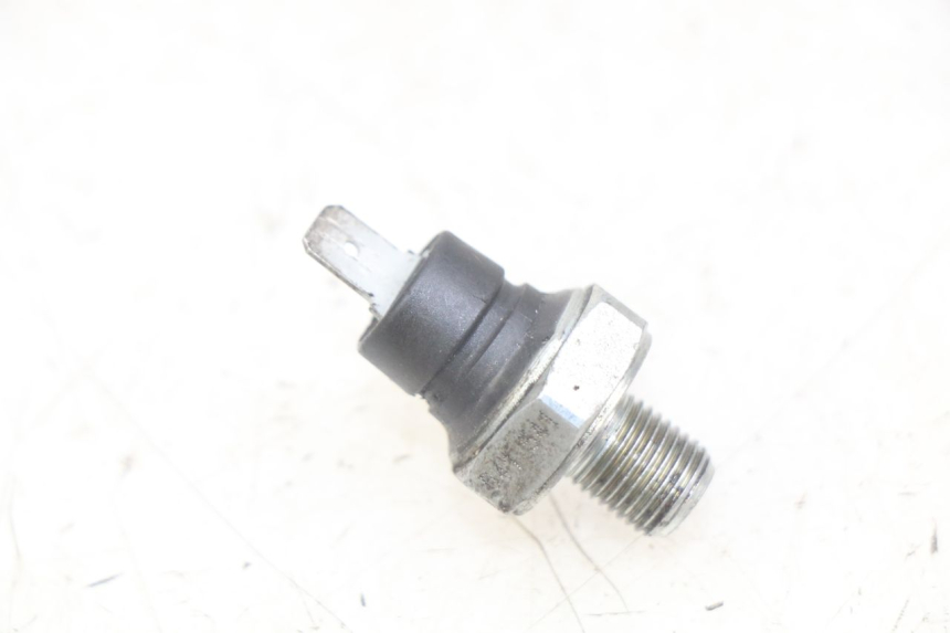 photo de SONDA DE PRESSÃO DE ÓLEO PIAGGIO XEVO - X EVO 125 (2007 - 2017) - Zoom do estado de desgaste