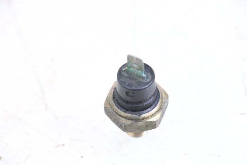 photo de SONDA DE PRESSÃO DE ÓLEO PIAGGIO XEVO - X EVO 125 (2007 - 2017) - Zoom do estado de desgaste