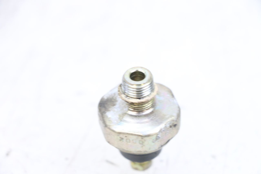 photo de SONDA DE PRESSÃO DE ÓLEO KAWASAKI ZR 7 750 (1999 - 2004) - Detalhe da peça