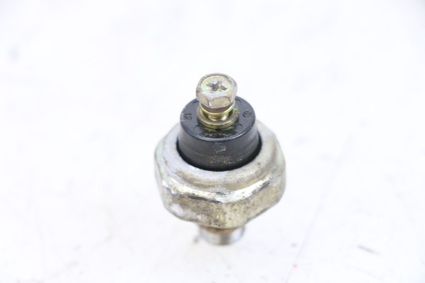 photo de SONDA DE PRESSÃO DE ÓLEO KAWASAKI ZR 7 750 (1999 - 2004) - Zoom do estado de desgaste