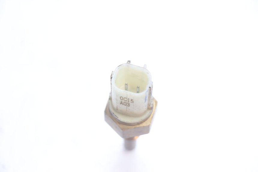 photo de SONDA DE TEMPERATURA DO MOTOR HONDA CRF CR-F 125 (2020 - 2021) - Zoom do estado de desgaste