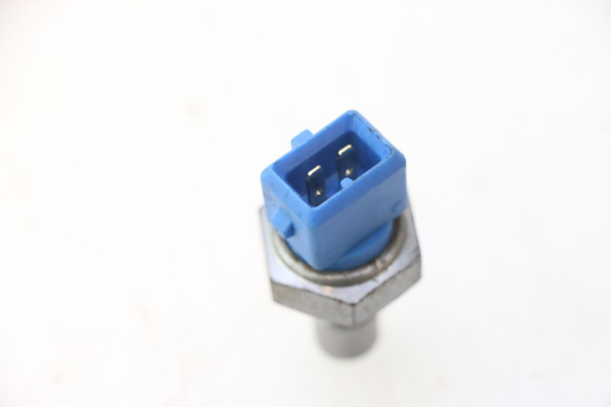 photo de SONDA DE TEMPERATURA DO MOTOR PIAGGIO LIBERTY IGET S 125 (2016 - 2020) - Zoom do estado de desgaste