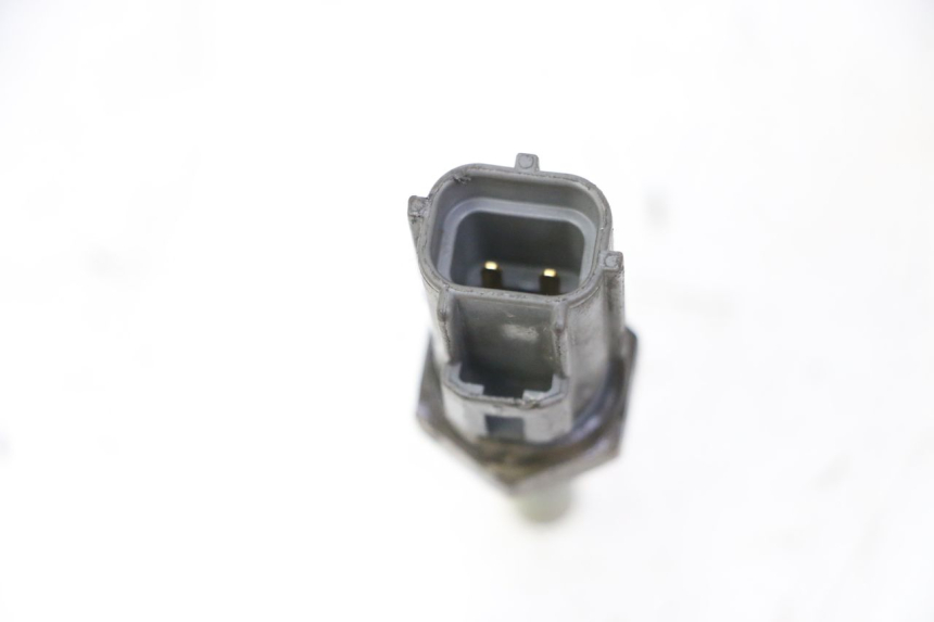 photo de SONDA DE TEMPERATURA DE ÁGUA SUZUKI BURGMAN 125 (2007 - 2014) - Zoom do estado de desgaste