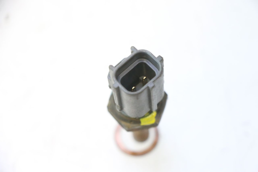 photo de SONDA DE TEMPERATURA DE ÁGUA SUZUKI BURGMAN 125 (2007 - 2014) - Zoom do estado de desgaste