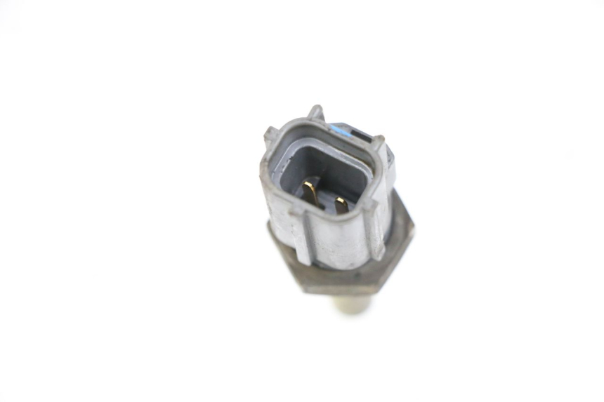 photo de SONDA DE TEMPERATURA DE ÁGUA SUZUKI BURGMAN EXECUTIVE ABS 650 (2006 - 2012) - Zoom do estado de desgaste