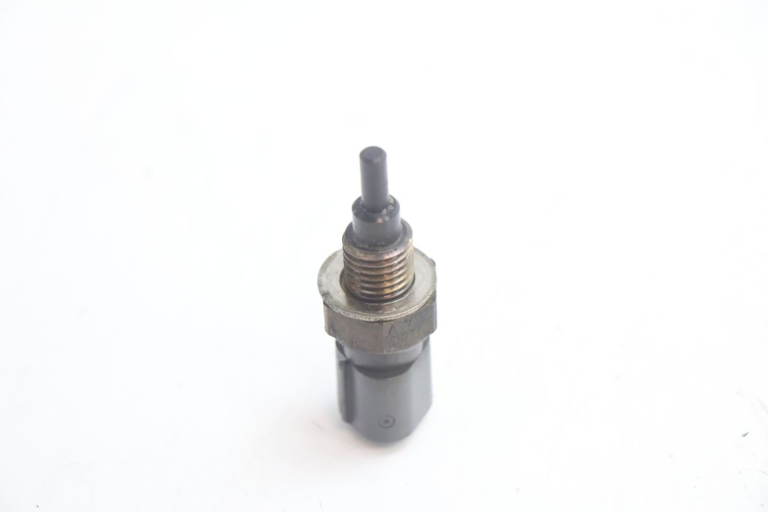 photo de SONDA DE TEMPERATURA DE ÁGUA HONDA FES S-WING SWING ABS 125 (2007 - 2015) - Outro ângulo de visão