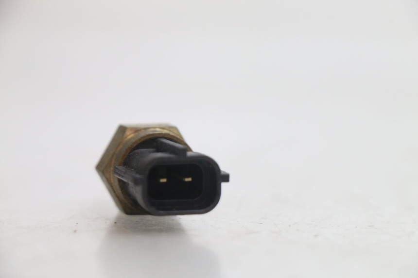 photo de SONDA DE TEMPERATURA DA ÁGUA YAMAHA FJR 1300 (2001 - 2005) - Zoom do estado de desgaste
