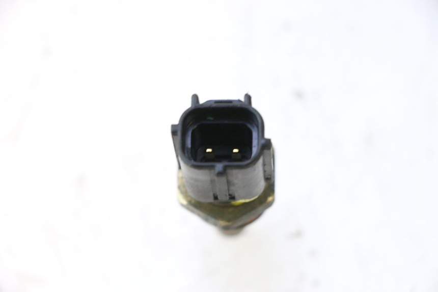 photo de SONDA DE TEMPERATURA DE ÁGUA YAMAHA FZ8 800 (2010 - 2016) - Zoom do estado de desgaste