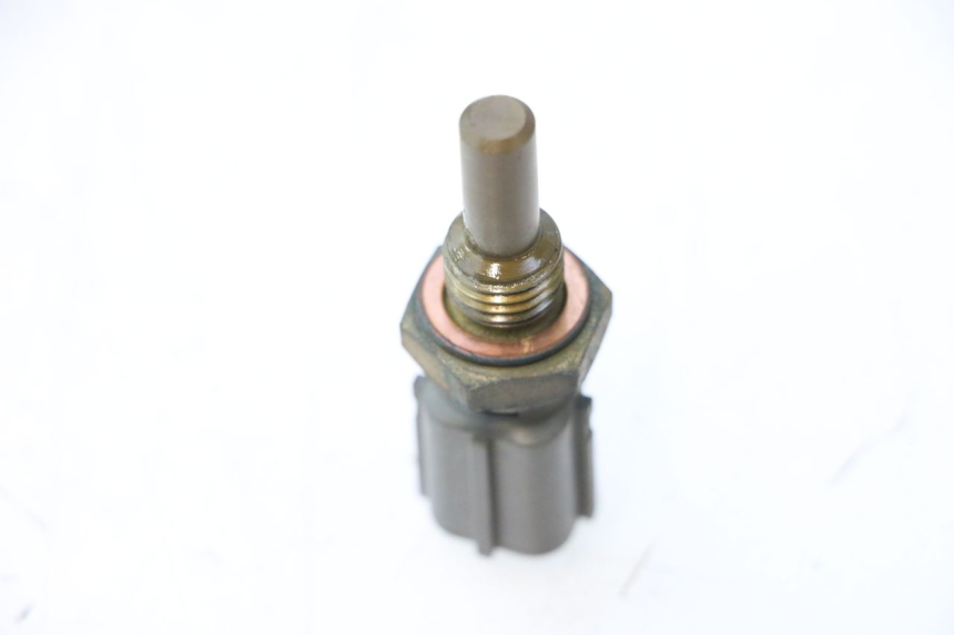 photo de SONDA DE TEMPERATURA DE ÁGUA SUZUKI GSR 600 (2005 - 2012) - Zoom do estado de desgaste