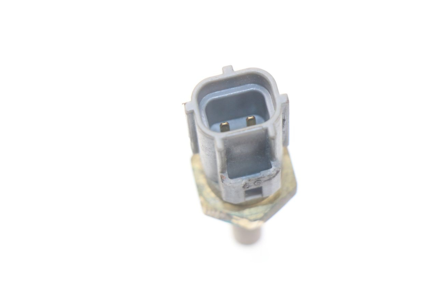 photo de SONDA DE TEMPERATURA DE ÁGUA SUZUKI GSX-R GSXR 600 (2001 - 2003) - Zoom do estado de desgaste
