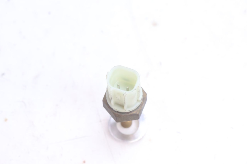 photo de SONDA DE TEMPERATURA DA ÁGUA YAMAHA N-MAX NMAX 125 (2021 - 2024) - Zoom do estado de desgaste