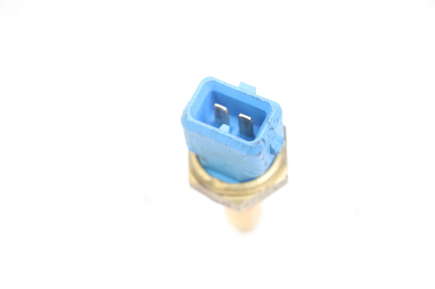 photo de SONDA DE TEMPERATURA DE ÁGUA MOTO GUZZI NORGE 8V GT 1200 (2011 - 2016) - Zoom do estado de desgaste